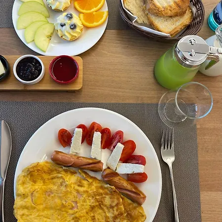 Reign Ξενοδοχείο Vorë