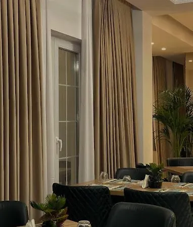 Ξενοδοχείο Reign 4*