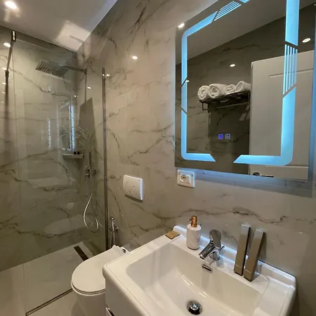 Reign Hotel